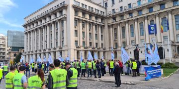 Poliţiştii au protestat de ziua lor, în fața sediului Ministerului Afacerilor Interne