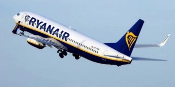 Alertă cu bombă într-un zbor Ryanair: avionul a fost evacuat, iar poliția s-a deplasat la aeroportul