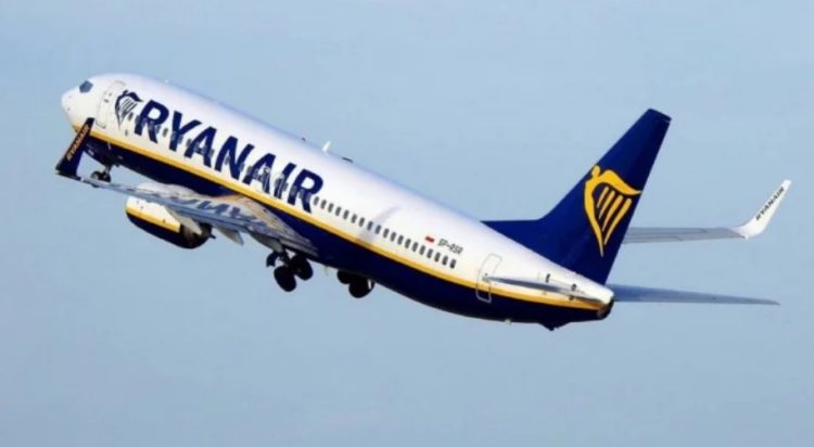 Alertă cu bombă într-un zbor Ryanair: avionul a fost evacuat, iar poliția s-a deplasat la aeroportul