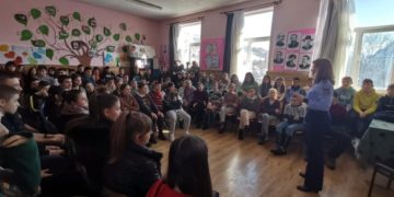 Școala Altfel, cu polițiștii de prevenire, în mai multe unităţi de învăţământ din judeţ