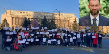 Protest în Piața Victoriei: ”OUG 13 a reînviat”; ”Hoții, hoții!” VIDEO