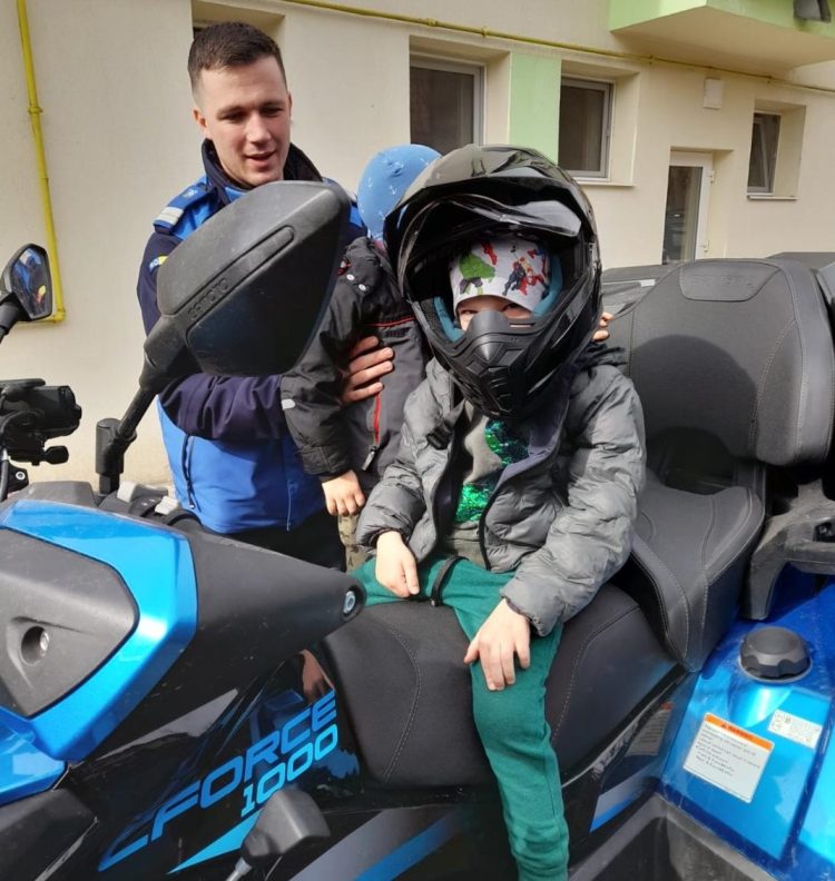 Jandarmii montani, activităţi de prevenţie alături de copiii Grădiniței cu program prelungit din Târgu Lăpuș