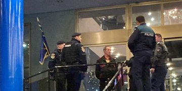 O clasă politică putredă nu are cum naște viitori lideri. Din gunoi, gunoi răsare. Intervenția poliției la o petrecere a tinerilor din PSD. VIDEO