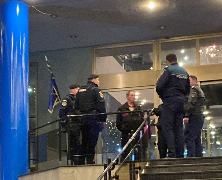 O clasă politică putredă nu are cum naște viitori lideri. Din gunoi, gunoi răsare. Intervenția poliției la o petrecere a tinerilor din PSD. VIDEO