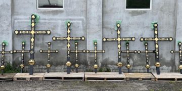 Sărbătoare la Parohia Strâmtura. Sfântă Liturghie Arhierească şi binecuvântarea celor 12 sfinte cruci ,,Model unic Strâmtura”