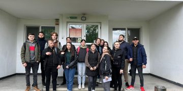 Elevi ai Seminarului Teologic Liceal „Sf. Iosif Mărturisitorul” au donat sânge pentru tânărul preot din Terebeşti, grav bolnav