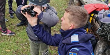 Şcoala Altfel. Jandarmii Postului Montan, drumeţie cu copiii Școlii Generale nr. 1 din Cavnic