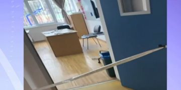 ACTUALIZARE: ȘCOALA ROMÂNEASCĂ – Ce spun colegii elevului care și-a înjunghiat profesoara