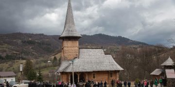 Programul liturgic în Săptămâna Sfintelor Pătimiri și de Praznicul Învierii Domnului la Mănăstirea ortodoxă „Naşterea Domnului” din Vişeu de Sus