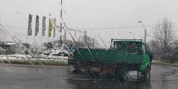 Accident în Baia Mare. Sensul giratoriu a dat bătăi de cap unor șoferi