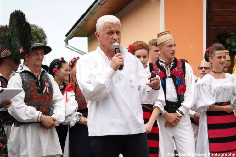La mulţi ani în sănătate și fericire, Excelenţă!