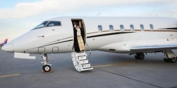 Sfânta Lumină de la Ierusalim a ajuns în România