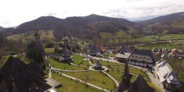 Sfântă Liturghie Arhierească la Mănăstirea Bârsana în duminica a 5-a a Postului Mare