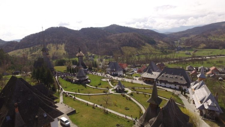 Sfântă Liturghie Arhierească la Mănăstirea Bârsana în duminica a 5-a a Postului Mare