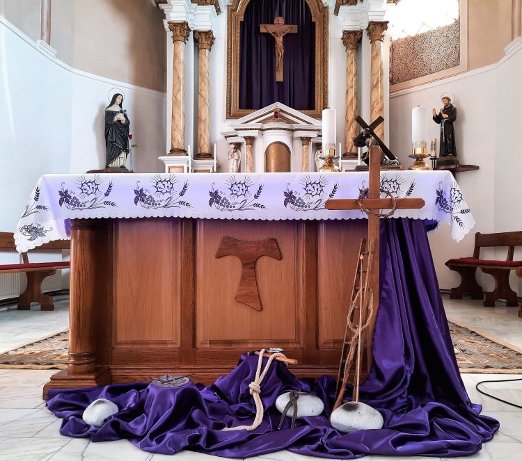 Programul liturgic din Săptămâna Mare la Biserica romano-catolică “Sfântul Anton de Padova” (“Sfântul Nicolae”) din Piaţa Păcii