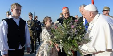 Papa Francisc a încheiat vizita în Ungaria
