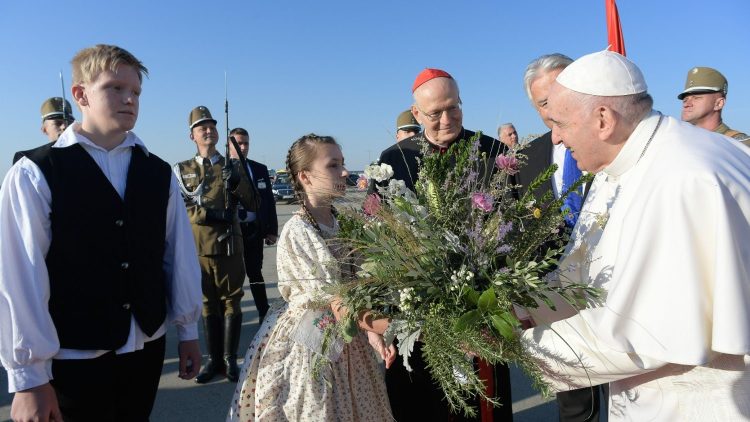 Papa Francisc a încheiat vizita în Ungaria