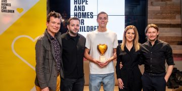 David Popovici, campion și în afara bazinului. Sportivul a devenit ambasadorul unei fundații care luptă pentru copiii din orfelinate