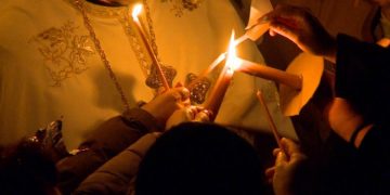 Sfânta Lumină va ajunge de la Satu Mare la Catedrala Episcopală din Baia Mare sâmbătă, în intervalul orar 22.30-23.00