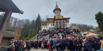 Programul sfintelor slujbe în Săptămâna Patimilor şi Săptămâna Luminată la Mănăstirea Rohia