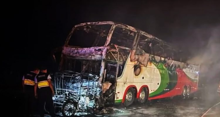 10 oameni care se întorceau de la o înmormântare au decedat într-un accident de autobuz