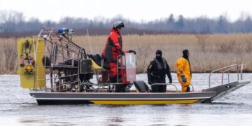 Opt morţi, inclusiv un bebeluş de origine română, găsiți în apele unui râu de granița dintre Canada și SUA