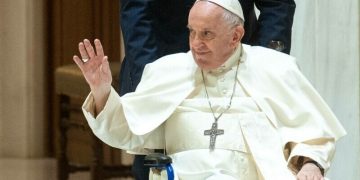 Un miliard de creștini sărbătoresc Paștele catolic. Papa Francisc face un nou apel la pace