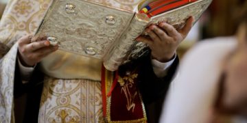 Preot jefuit în noaptea de Înviere, în timp ce oficia slujba