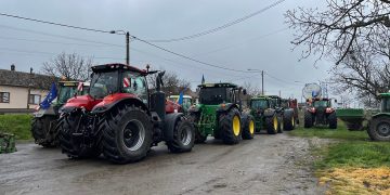 Au ieșit cu tractoarele la frontiera. Protest al agricultorilor față de concurenţa neloială a grânelor ucrainene
