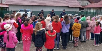 Jandarmii din cadrul Postului Montan Țibleș şi copiii din Cupşeni, activităţi comune preventive