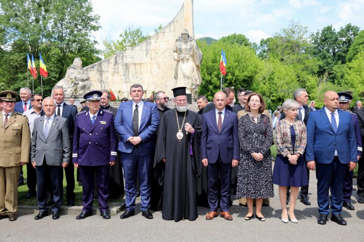 P(oate) N(e) L(ăsați) și plecați!