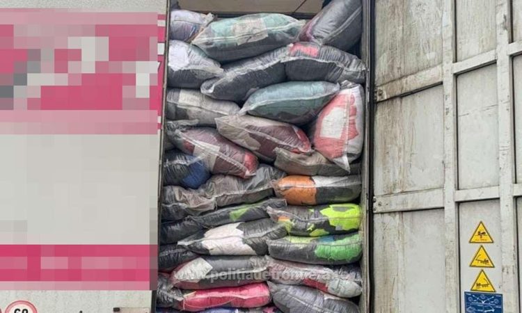 Încă un TIR plin cu articole second-hand, oprit la Petea