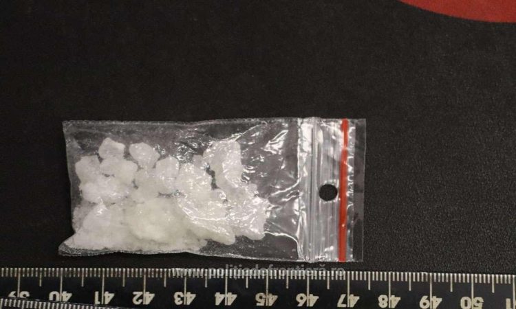 Doi tineri, depistaţi în trafic, în Sighetu Marmației, cu droguri în maşină