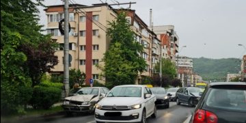 Accident pe Bulevardul Republicii din Baia Mare. 3 autoturisme implicate