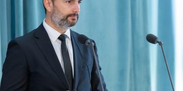 Greva din Educație continuă. Guvernul anunță OUG pentru prime: 2.500 de lei pentru profesori, 1.000 pentru restul angajaților