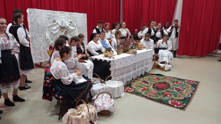 „Hori și joc în Maramureș”, pe scena Casei de Cultură din Șomcuta Mare