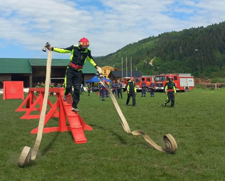 Câştigătorii etapei zonale a concursurilor serviciilor voluntare pentru situații de urgență, desfăşurată la Poienile de Sub Munte