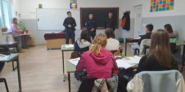 Sfaturile jandarmilor Postului Montan Țibleș către elevii Școlii Gimnaziale Lăpuș cu privire la drumeţiile pe munte
