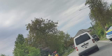 Accident grav în Șomcuta Mare. Autoturism pe plafon