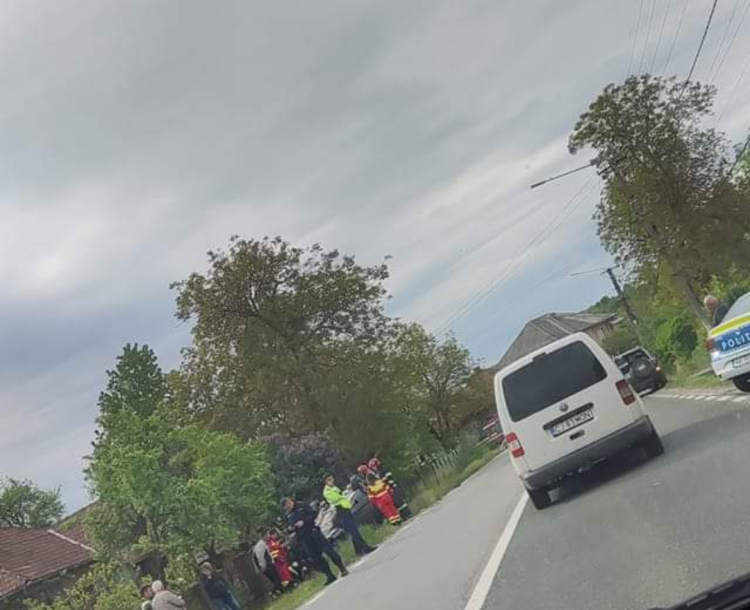 Accident grav în Șomcuta Mare. Autoturism pe plafon