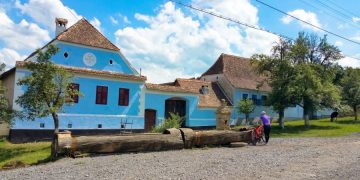 Accesul mașinilor în localitatea Viscri a fost interzis. Turiștii pot explora satul la pas sau cu căruța