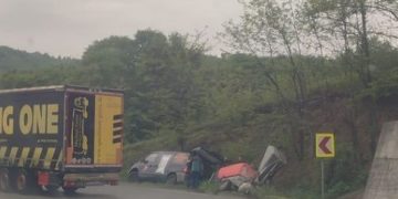 Accident pe Mesteacăn. O autoutilitară a ieșit în decor