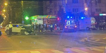 ACTUALIZARE: Impact VIOLENT la intersecția dintre Bulevardele București cu Republicii din Baia Mare