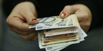 LE-A DAT CU VIRGULĂ: 11 BĂNCI DIN ROMÂNIA, SANCŢIONATE DE PROTECŢIA CONSUMATORILOR