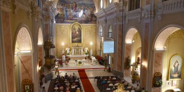 Sfinte liturghii oficiate la Parohia „Sfântul Iosif” şi la Parohia „Sfânta Treime” din Baia Mare, transmise la Maria Tv