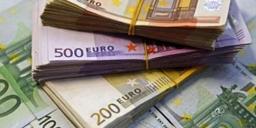 Un nou maxim istoric. Moneda euro se apropie de pragul de 5 lei