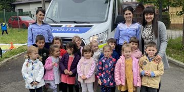 Micii pietoni ai Grădiniței cu program prelungit nr. 8 din Baia Mare, vizitați de polițiști