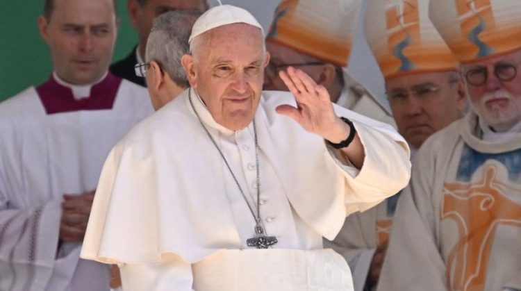 Papa Francisc spune că Vaticanul desfăşoară o misiune secretă de pace în Ucraina