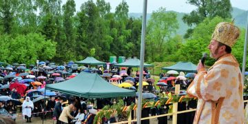 „Acest Sanctuar va fi al nostru, al tuturor”, a spus PS Claudiu Pop, episcop de Cluj-Gherla, cu ocazia pelerinajului anual la Cimitirul Săracilor