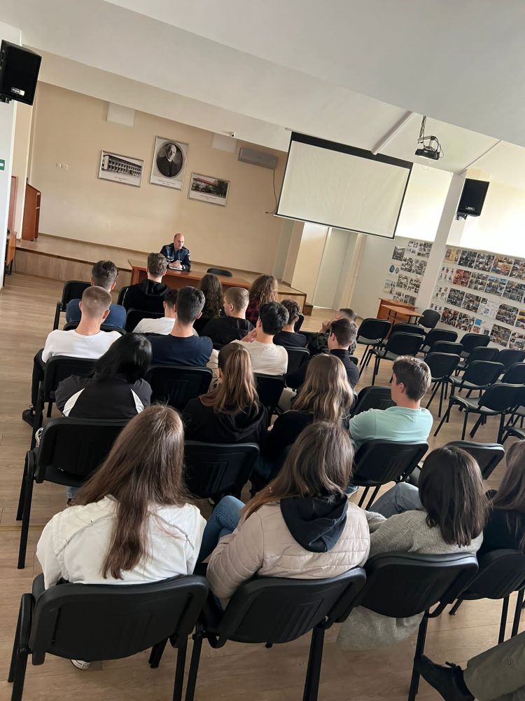 Campania „Ia ATITUDINE, spune STOP VIOLENȚEI”, activitate preventiv-informativă la CN Vasile Lucaciu Baia Mare